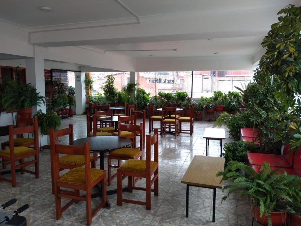 Whitehouse Hotel 2*